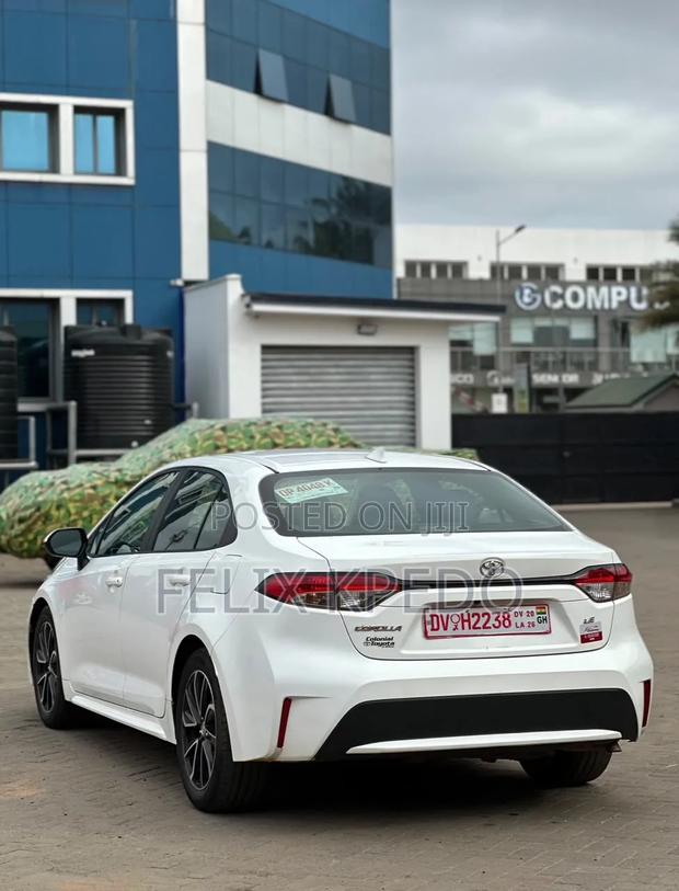 Toyota Corolla LE 2022 White