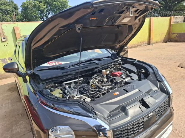 Mitsubishi Outlander 2024 Brown