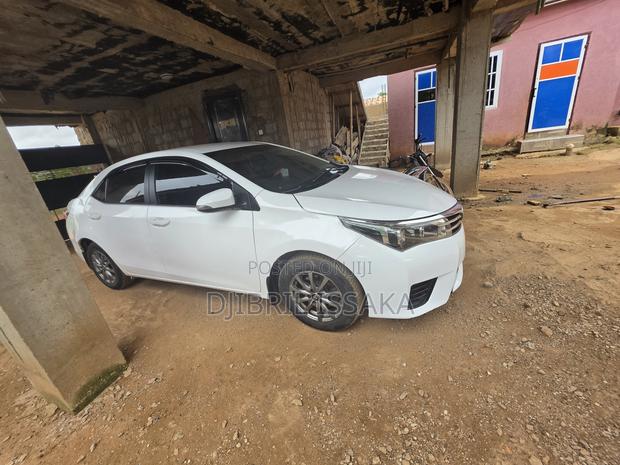 Toyota Corolla 2015 White