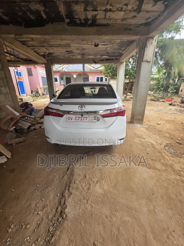 Toyota Corolla 2015 White