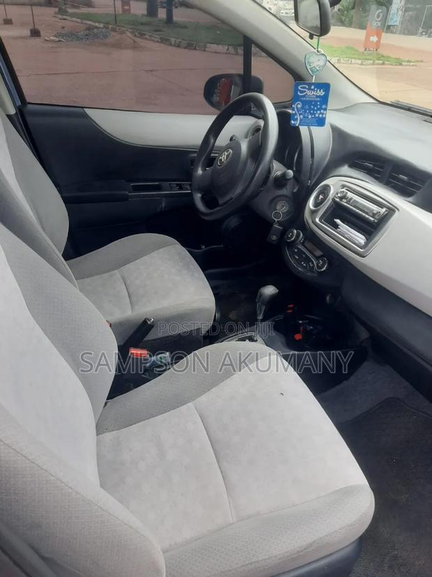 Toyota Vitz 1.3 FWD 5dr 2012 Blue