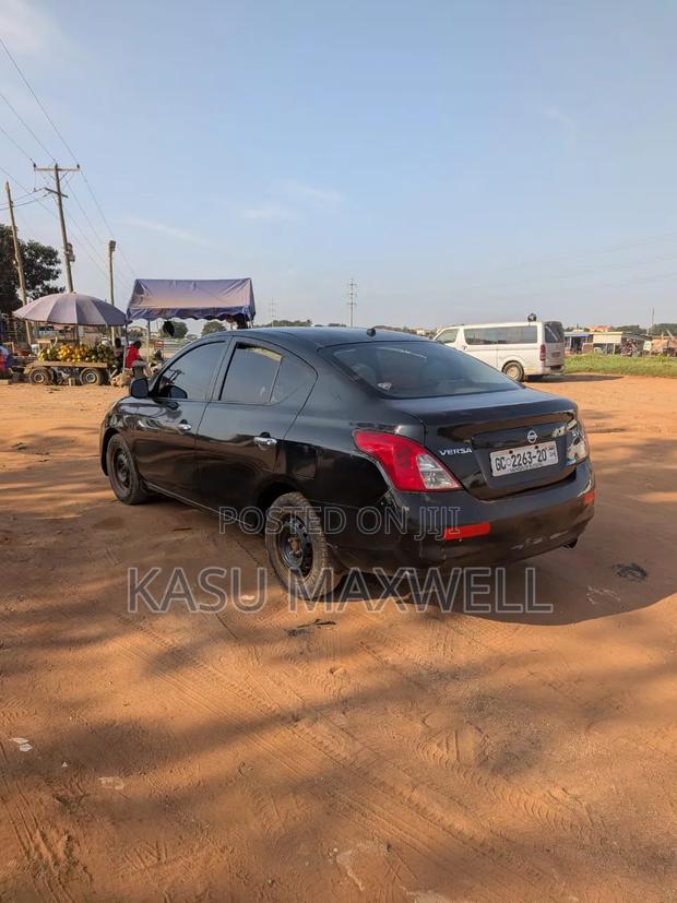 Nissan Versa 2012 Black