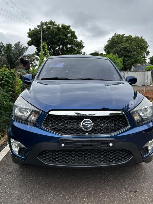 SsangYong Korando 2016 Blue