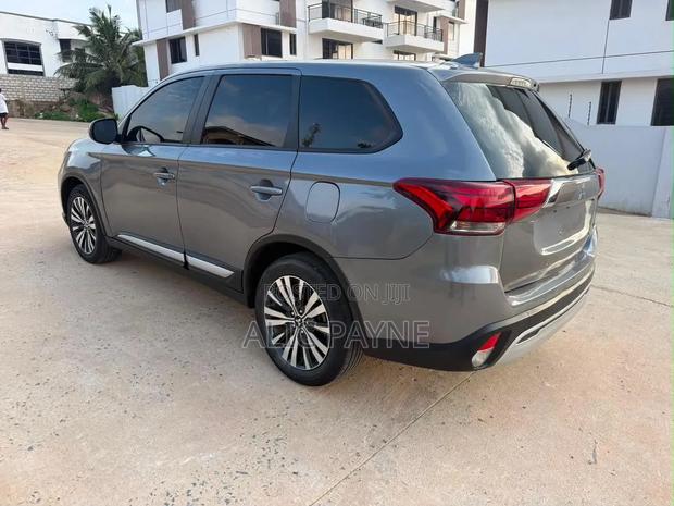 Mitsubishi Outlander 2019 Gray
