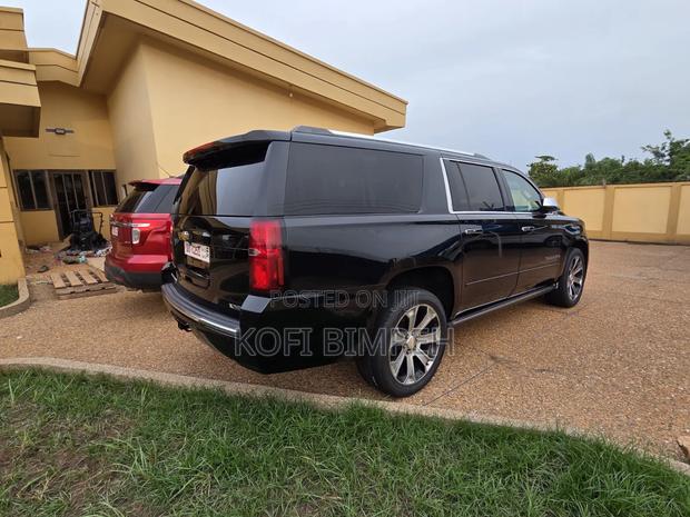 Chevrolet Suburban 2017 Black