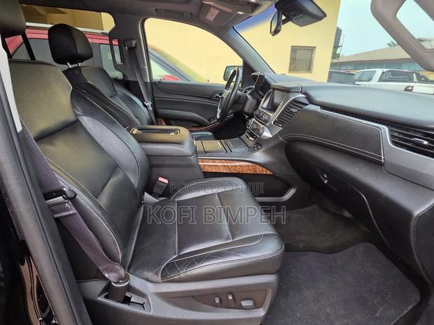 Chevrolet Suburban 2017 Black