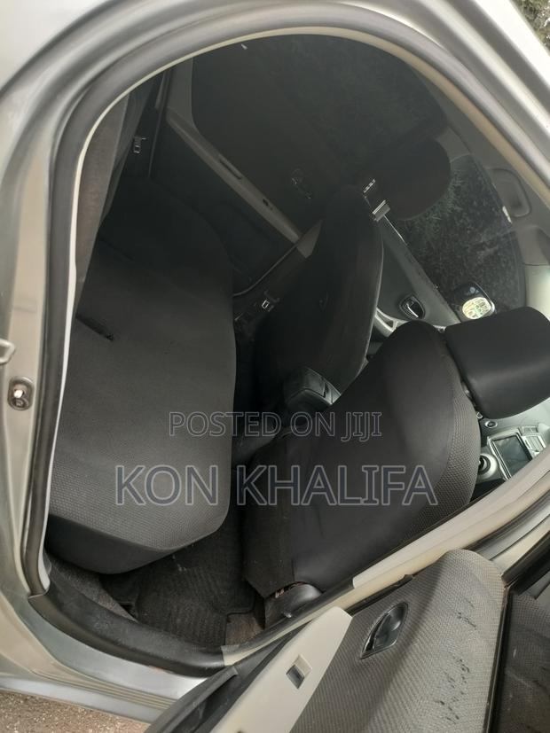 Toyota Vitz 1.3 FWD 5dr 2010 Gray