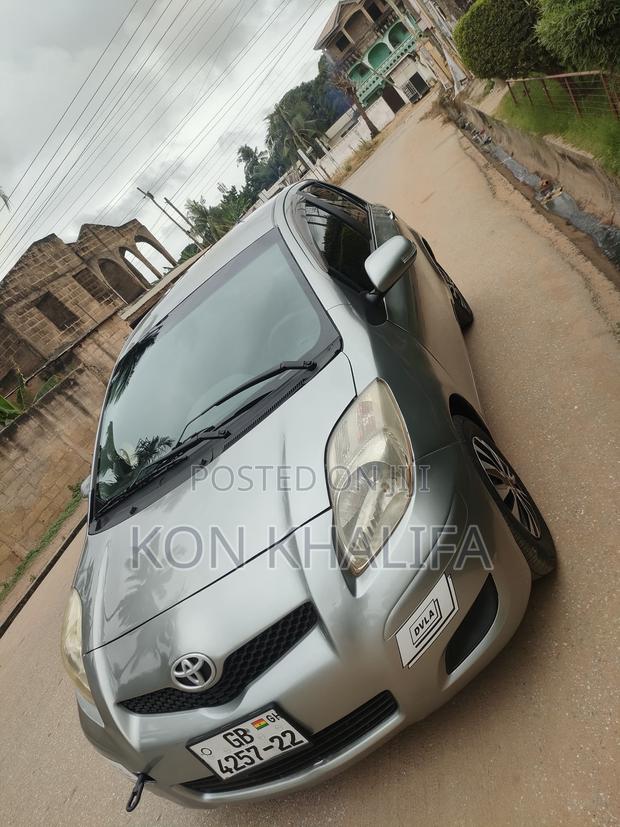 Toyota Vitz 1.3 FWD 5dr 2010 Gray
