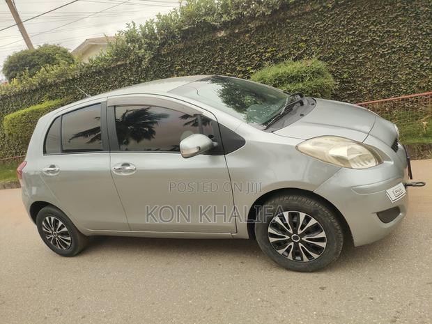 Toyota Vitz 1.3 FWD 5dr 2010 Gray