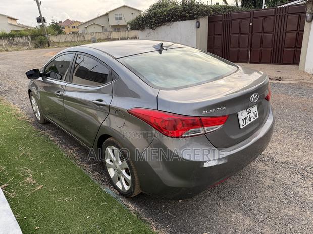 Hyundai Elantra Limited Sedan FWD (1.8L 4cyl 6A) 2013 Gray