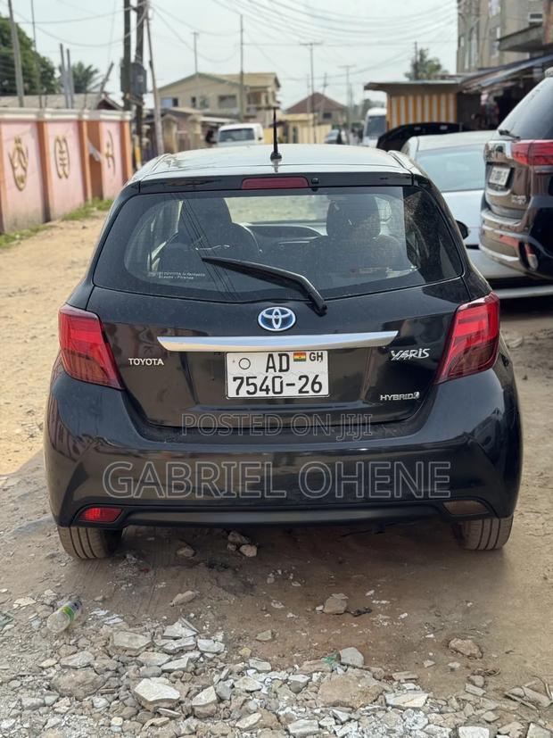 Toyota Yaris L Hatchback 5dr 2017 Black