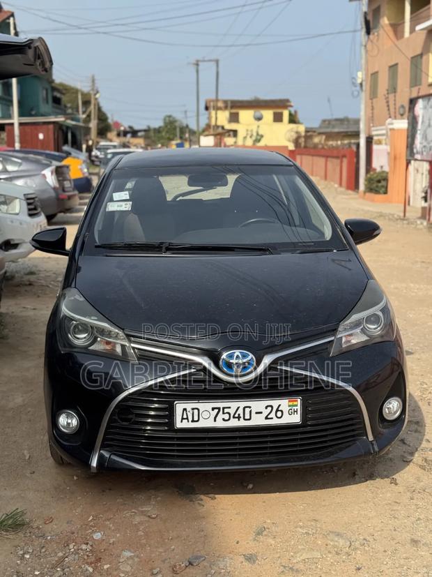 Toyota Yaris L Hatchback 5dr 2017 Black