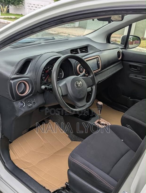Toyota Vitz 1.3 FWD 5dr 2013 Pearl