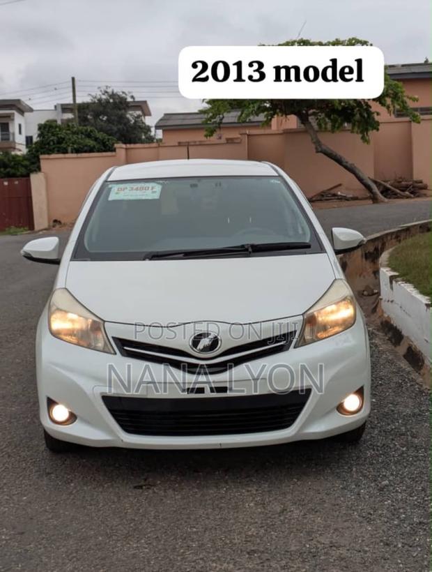 Toyota Vitz 1.3 FWD 5dr 2013 Pearl