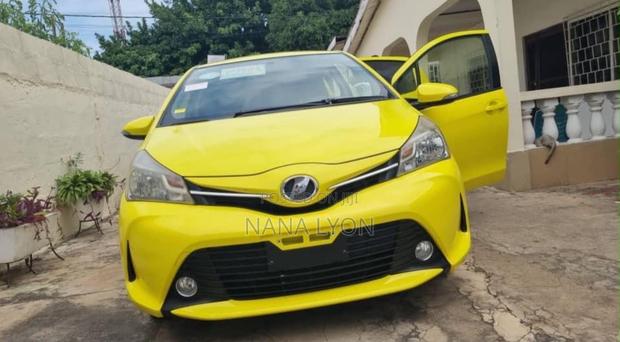 Toyota Vitz 1.3 FWD 5dr 2015 Yellow