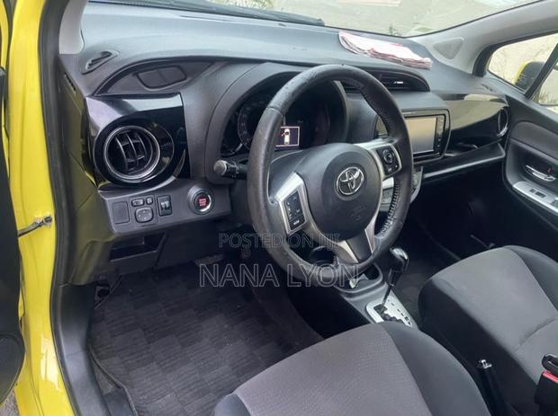 Toyota Vitz 1.3 FWD 5dr 2015 Yellow
