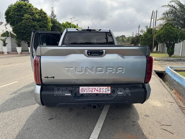 Toyota Tundra Limited CrewMax 5.5' Bed 2024 Silver