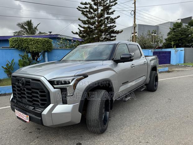 Toyota Tundra Limited CrewMax 5.5' Bed 2024 Silver