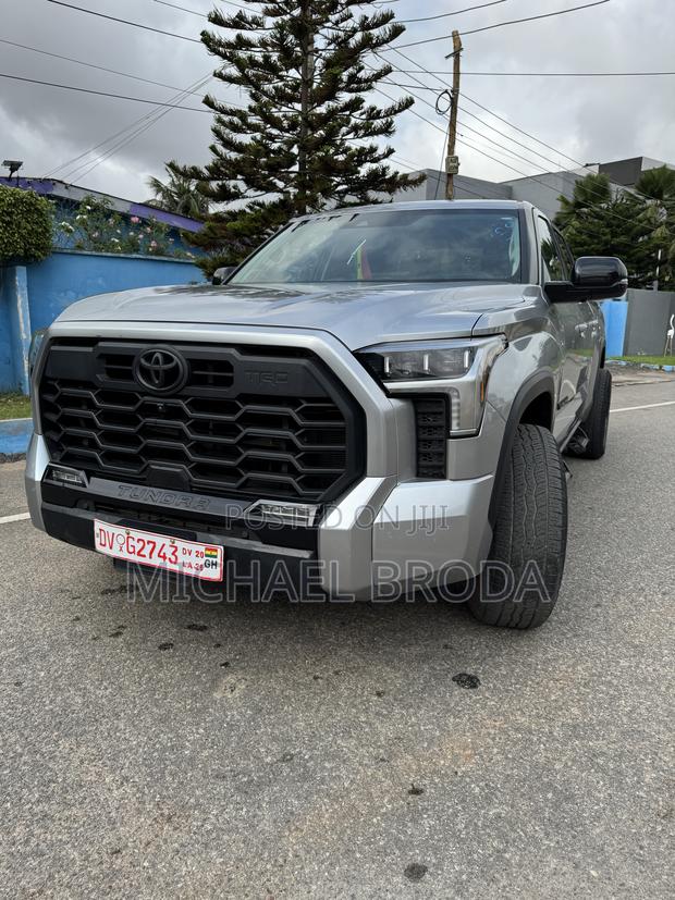 Toyota Tundra Limited CrewMax 5.5' Bed 2024 Silver
