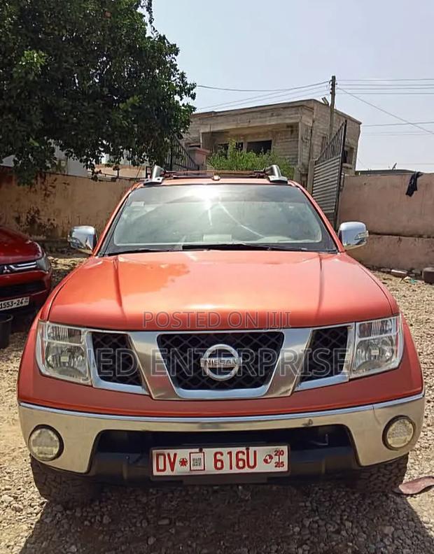 Nissan Frontier 2011 Orange