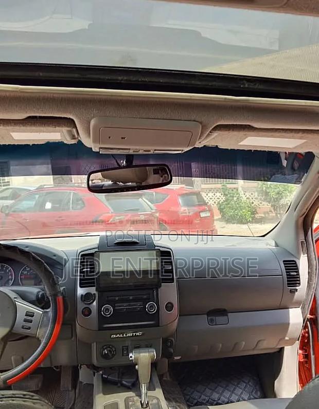 Nissan Frontier 2011 Orange