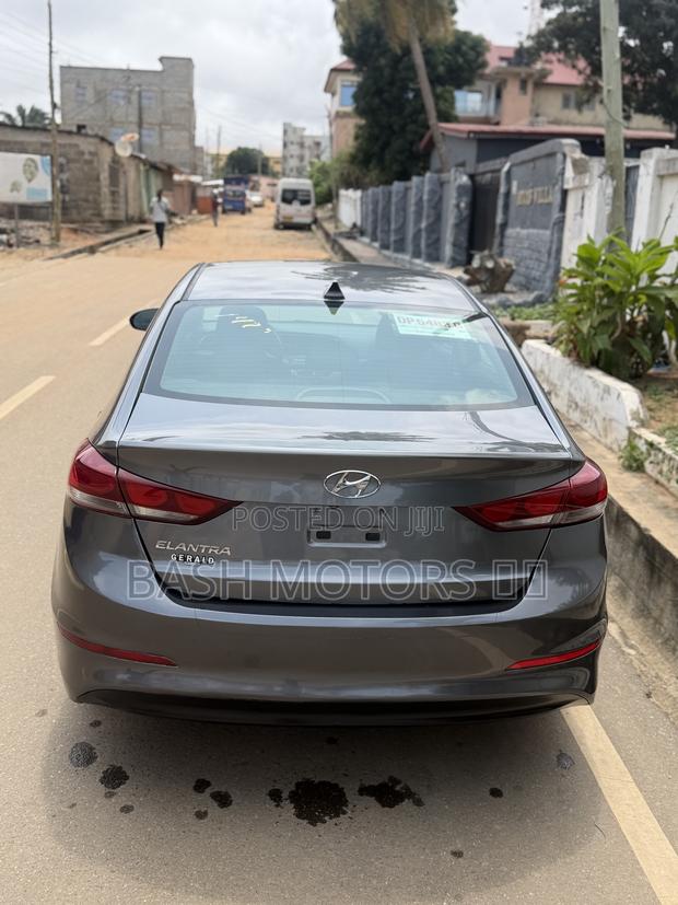 Hyundai Elantra SE 2018 Gray