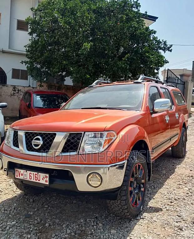 Nissan Frontier 2011 Orange