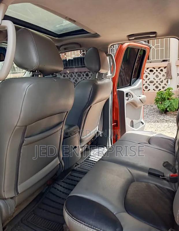 Nissan Frontier 2011 Orange