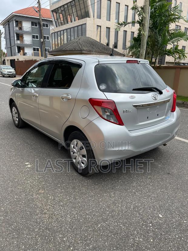 Toyota Vitz 2014 Silver