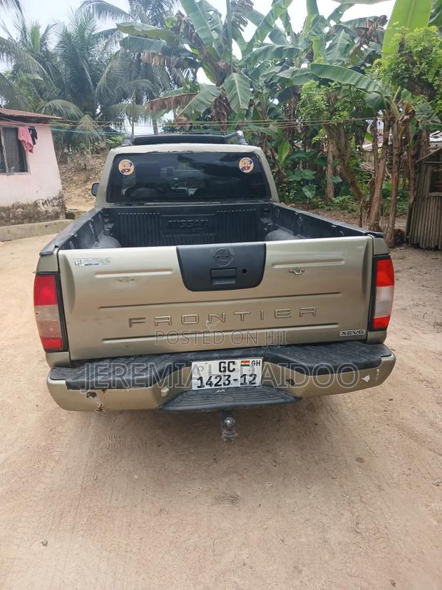 Nissan Frontier 2002 Green