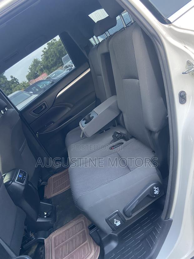 Toyota Highlander LE 2019 White