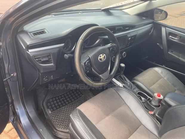 Toyota Corolla LE 4dr Sedan (1.8L 4cyl CVT) 2015 Gray
