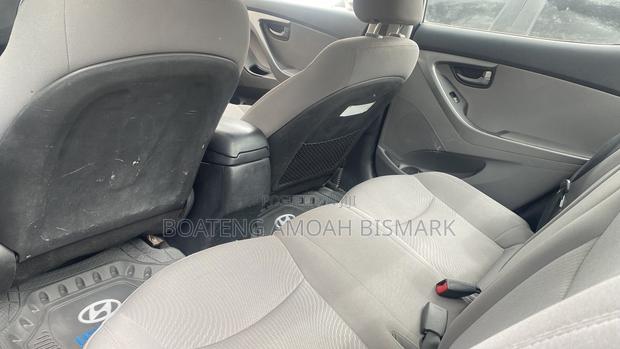 Hyundai Elantra SE Sedan FWD (1.8L 4cyl 6A) 2016 Gray