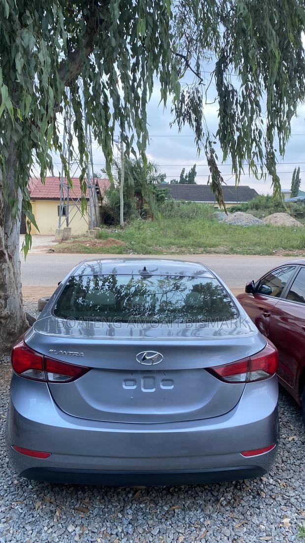 Hyundai Elantra SE Sedan FWD (1.8L 4cyl 6A) 2016 Gray