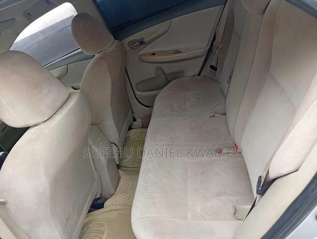 Toyota Corolla 2010 Silver