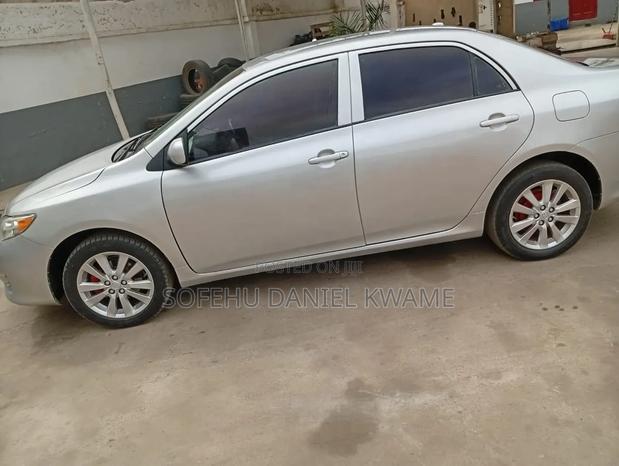 Toyota Corolla 2010 Silver