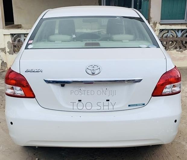 Toyota Belta 2010 Silver