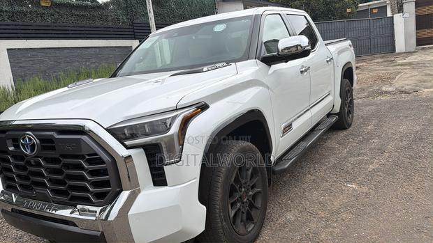 Toyota Tundra 1794 Edition CrewMax 5.5' Bed 2024 White