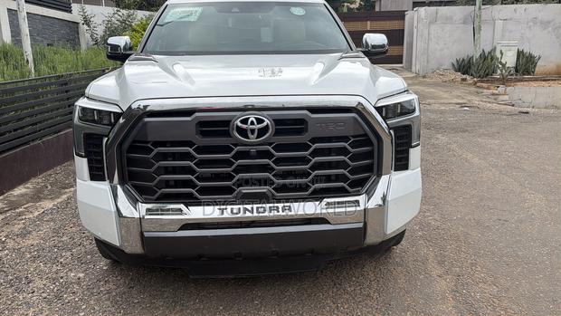 Toyota Tundra 1794 Edition CrewMax 5.5' Bed 2024 White