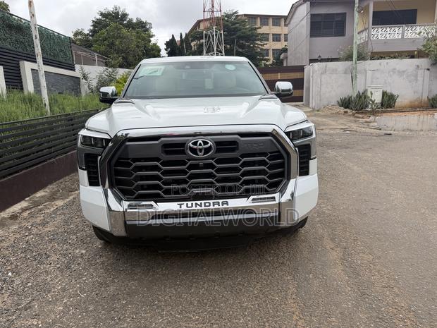 Toyota Tundra 1794 Edition CrewMax 5.5' Bed 2024 White