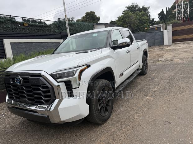 Toyota Tundra 1794 Edition CrewMax 5.5' Bed 2024 White