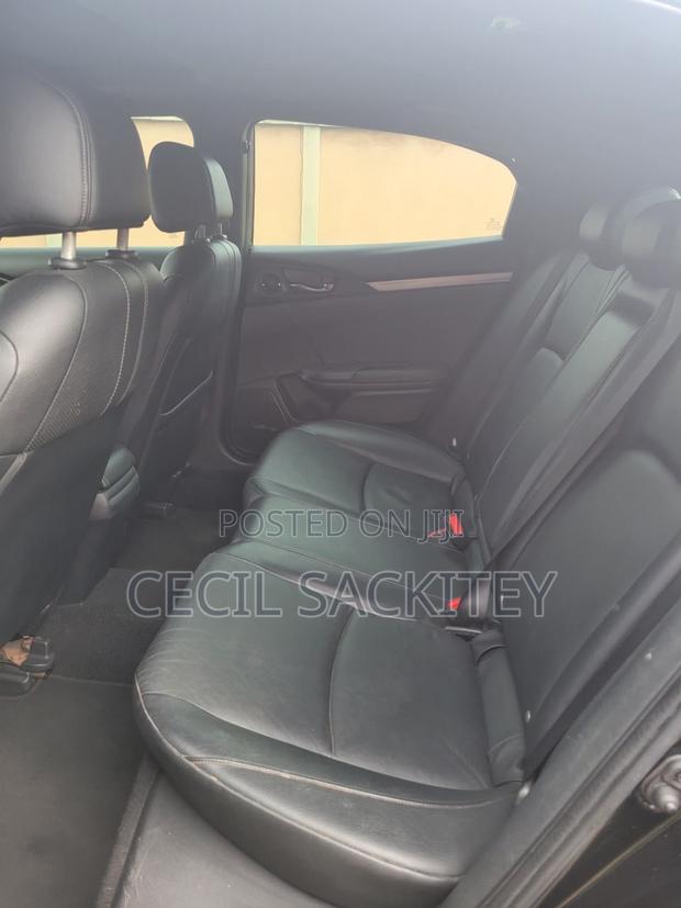 Honda Civic EX Hatchback 2018 Black
