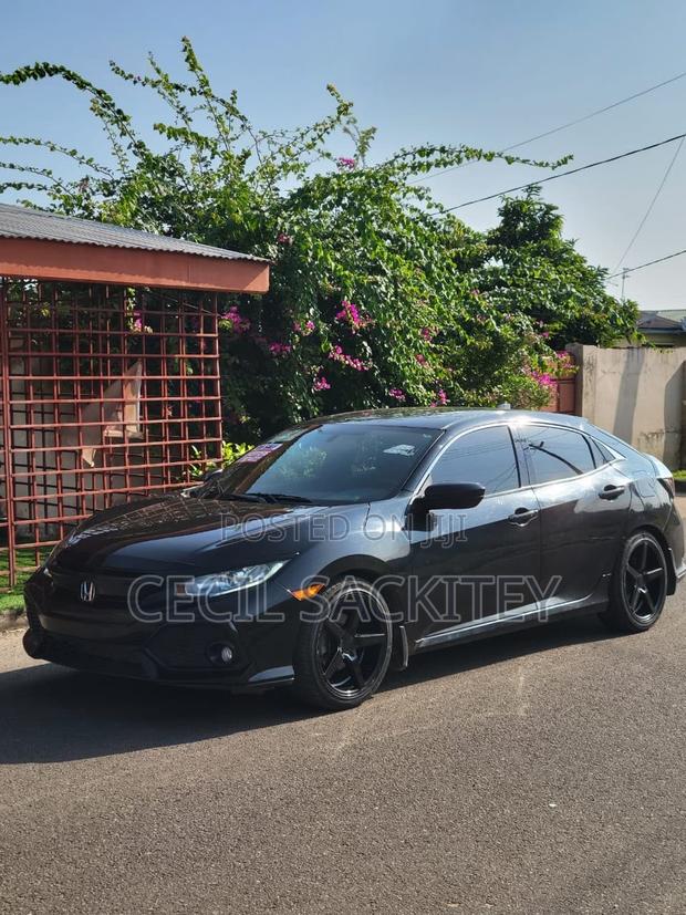 Honda Civic EX Hatchback 2018 Black