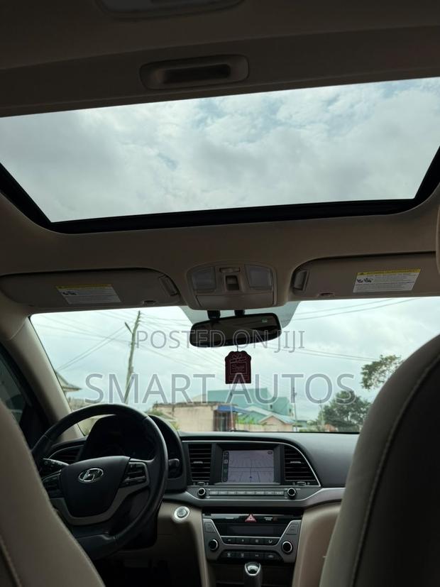 Hyundai Elantra SE Sedan FWD (2.0L 4cyl 6M) 2017 Ivory