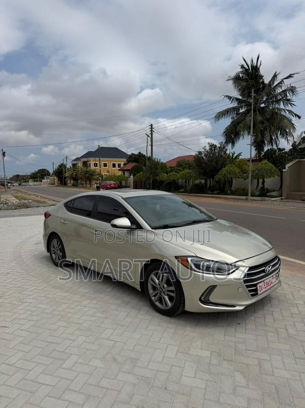 Hyundai Elantra SE Sedan FWD (2.0L 4cyl 6M) 2017 Ivory