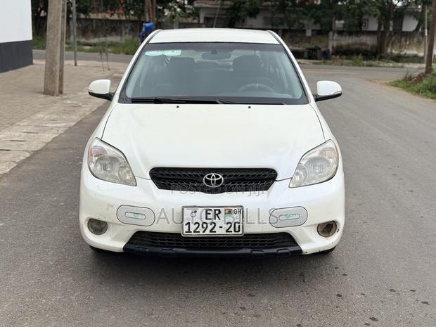 Toyota Matrix Hatchback FWD (1.8L 4cyl 5M) 2007 White