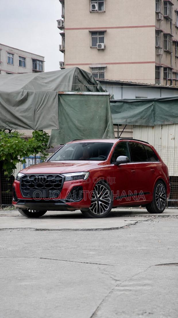 Audi SQ7 2026 Red