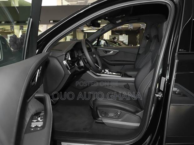 Audi SQ7 2026 Red