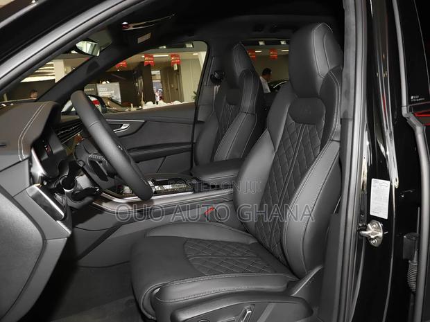 Audi SQ7 2026 Red