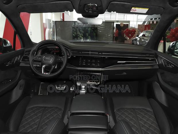 Audi SQ7 2026 Red